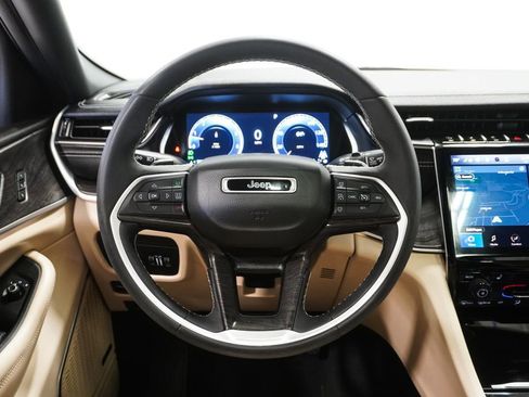 Used 2023 Jeep Grand Cherokee L Limited image 22