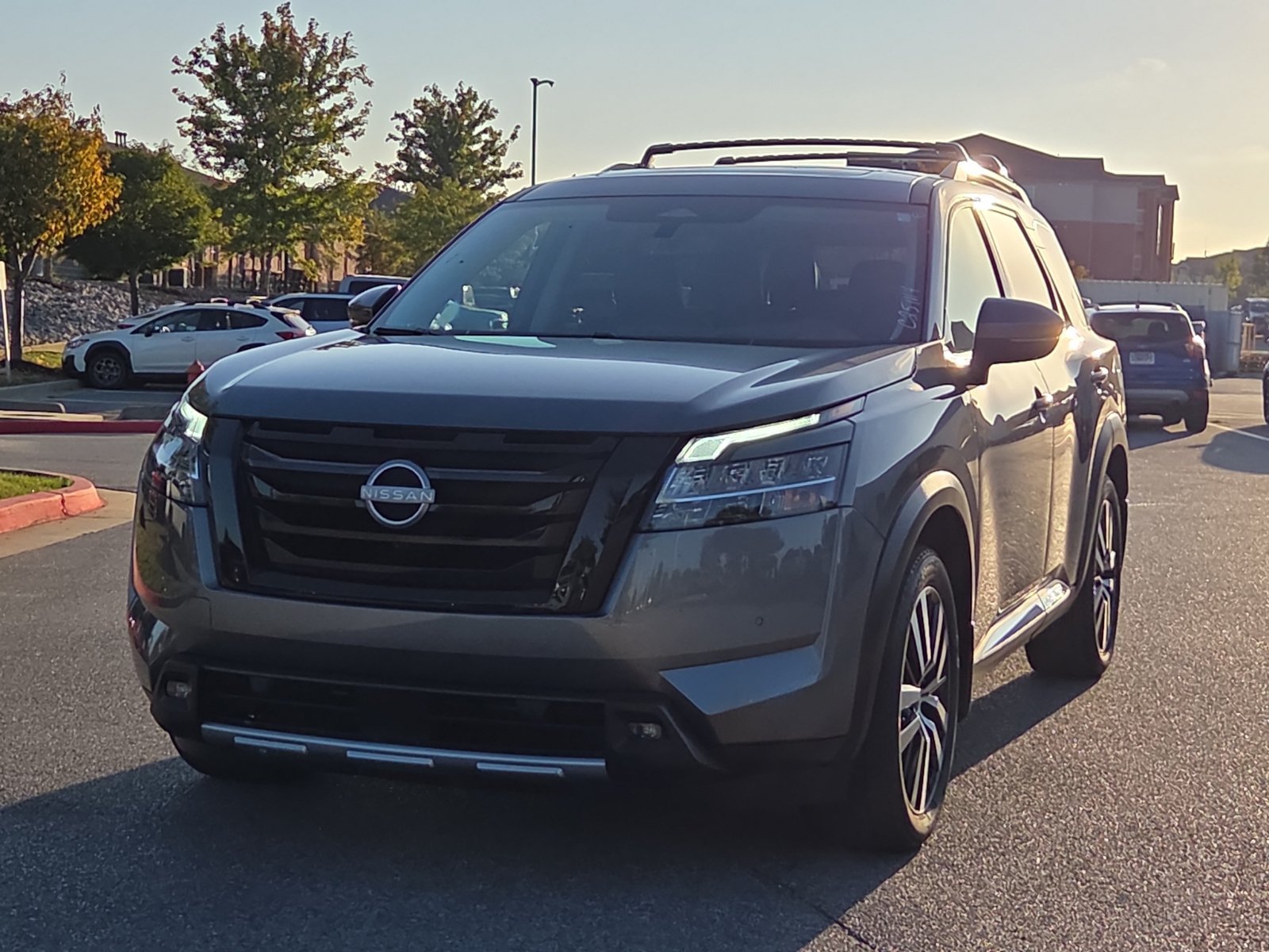 Used 2024 Nissan Pathfinder Platinum w/ Black Appearance Package AWD/4WD image 2