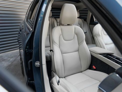 Used 2023 Volvo XC60 B5 Ultimate w/ Protection Package Premier FWD image 33
