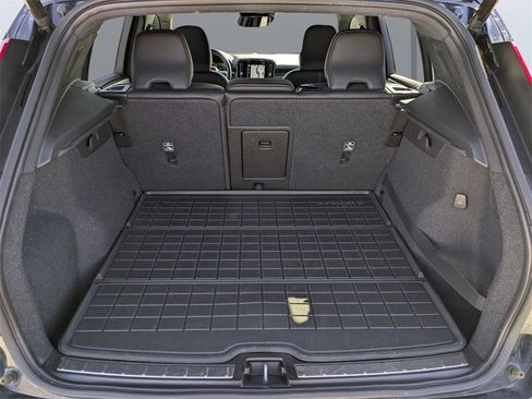 Used 2020 Volvo XC40 T5 R-Design w/ Protection Package Premier image 12