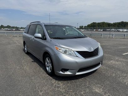 Used 2011 Toyota Sienna LE w/ Towing Pkg