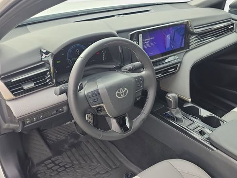 Used 2025 Toyota Camry SE w/ Multimedia Upgrade Package image 15