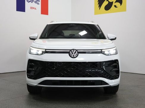 Used 2025 Volkswagen Tiguan SEL R-Line AWD/4WD image 7