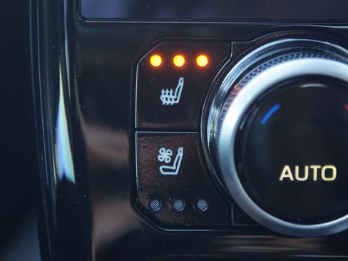 Used 2025 Toyota Highlander Platinum image 5