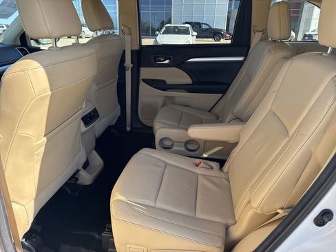 Used 2014 Toyota Highlander XLE image 9