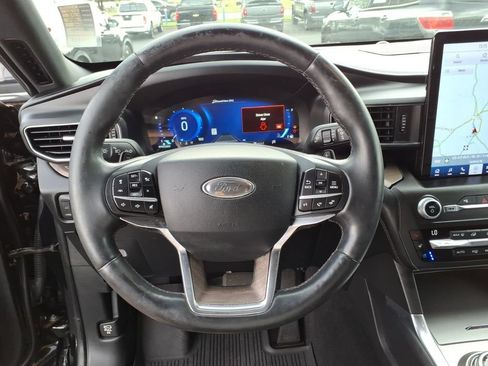 Used 2020 Ford Explorer Platinum w/ Premium Technology Package AWD/4WD image 24