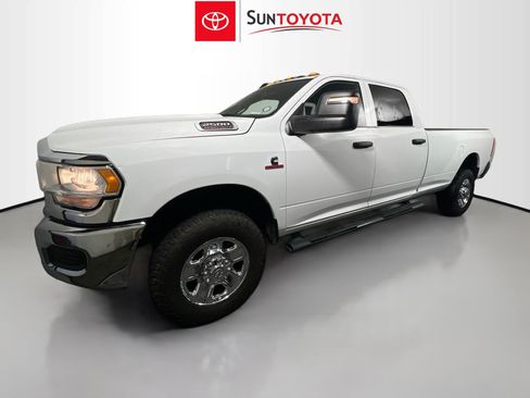 Used 2024 RAM 2500 Tradesman w/ Chrome Appearance Group AWD/4WD image 9