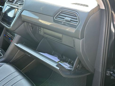 Used 2023 Volkswagen Tiguan SE image 49