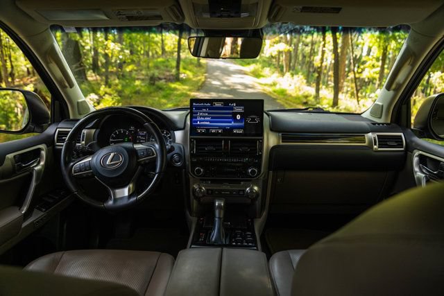 Used 2020 Lexus GX 460 Luxury w/ Luxury Sport Package AWD/4WD image 17