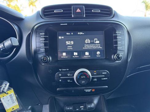 Used 2019 Kia Soul + image 23