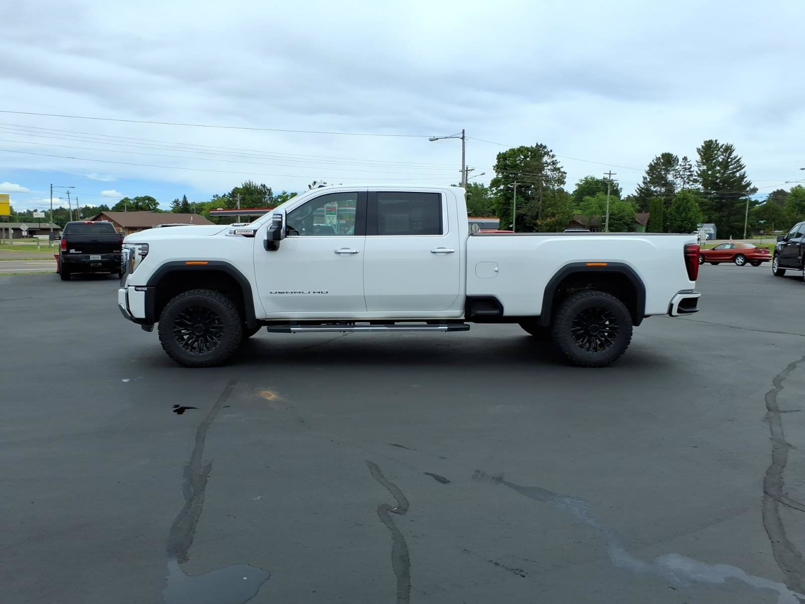 Used 2024 GMC Sierra 3500 Denali AWD/4WD image 2