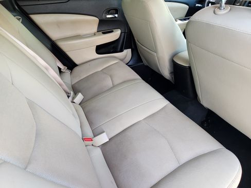 Used 2014 Dodge Avenger SE FWD image 29