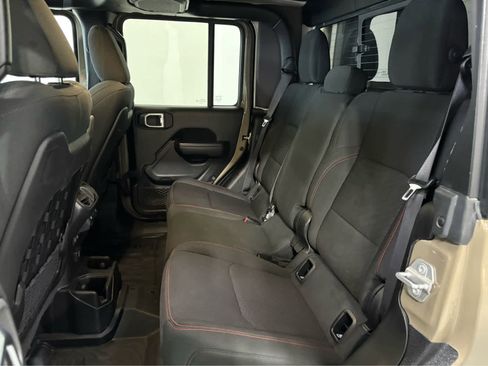 Used 2020 Jeep Gladiator Rubicon w/ Cold Weather Group image 14