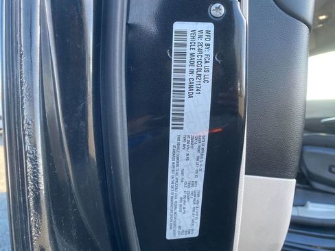 Used 2020 Chrysler Voyager LX image 33