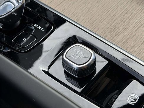 New 2026 Volvo XC60 B5 Plus w/ Protection Package Premier image 7