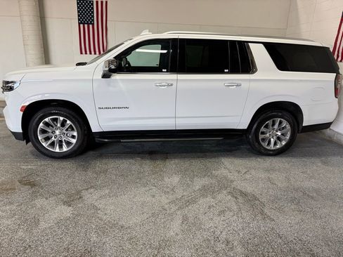 Used 2023 Chevrolet Suburban Premier image 4