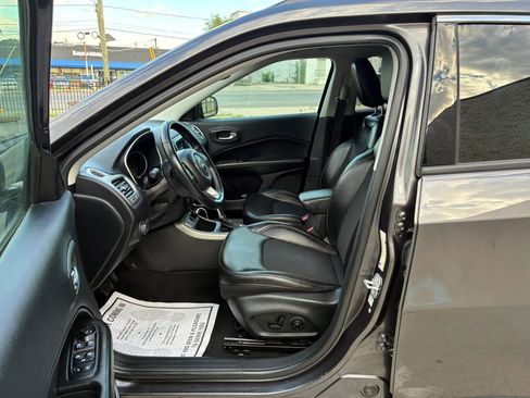 Used 2018 Jeep Compass Latitude w/ Popular Equipment Group FWD image 10