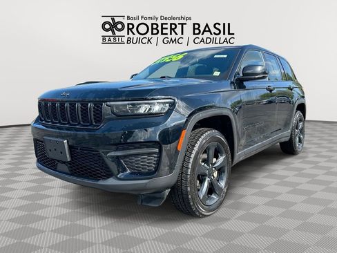 Used 2023 Jeep Grand Cherokee Altitude AWD/4WD image 1