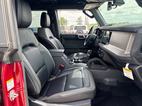 New 2026 Ford Bronco Outer Banks w/ Sasquatch Package AWD/4WD image 12