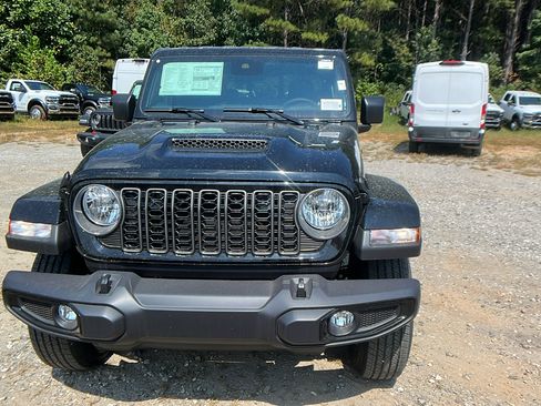 New 2025 Jeep Gladiator Sport image 3