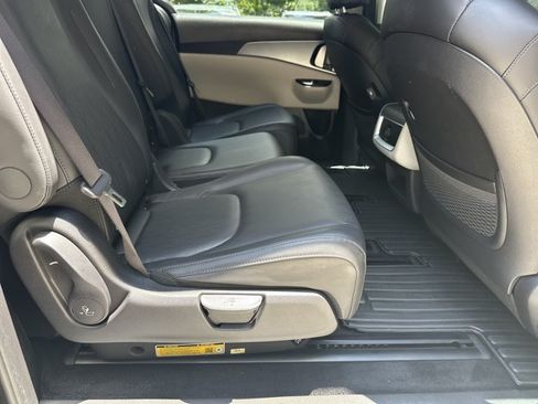 Certified 2024 Kia Carnival LX FWD image 19
