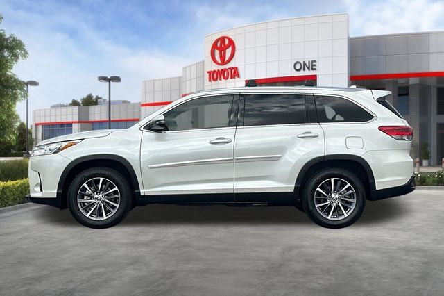 Certified 2019 Toyota Highlander XLE FWD image 9