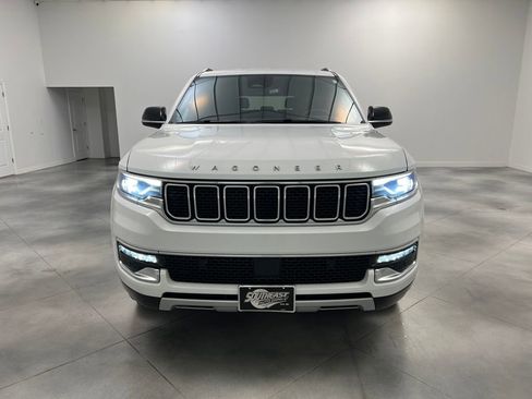 Used 2024 Jeep Wagoneer L Series II image 2
