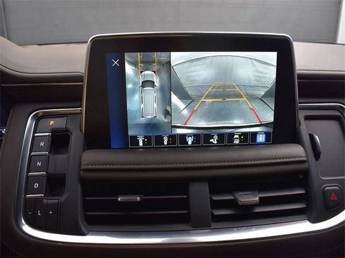 Used 2022 Chevrolet Suburban Z71 w/ Luxury Package image 16