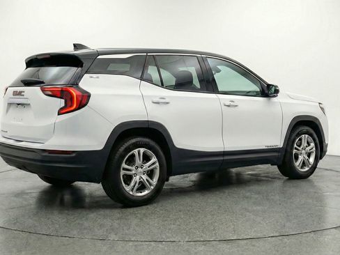 Used 2024 GMC Terrain SLE image 9