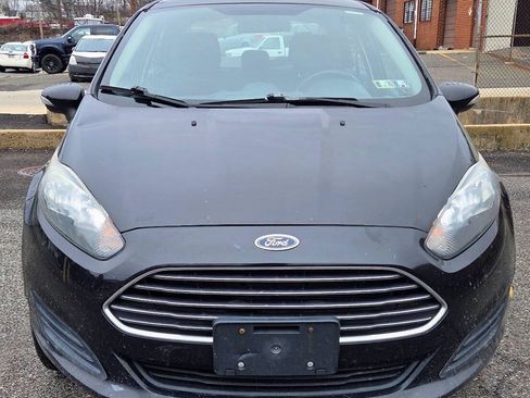 Used 2015 Ford Fiesta SE FWD image 2