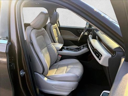 Used 2022 Lincoln Aviator Reserve w/ Equipment Group 201A AWD/4WD image 9