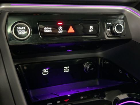 Used 2025 Audi Q5 Premium w/ Convenience Package image 18