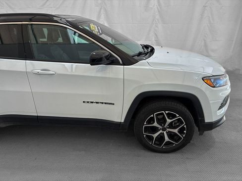 Used 2025 Jeep Compass Limited AWD/4WD image 9