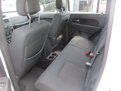 Used 2012 Jeep Liberty Sport image 9