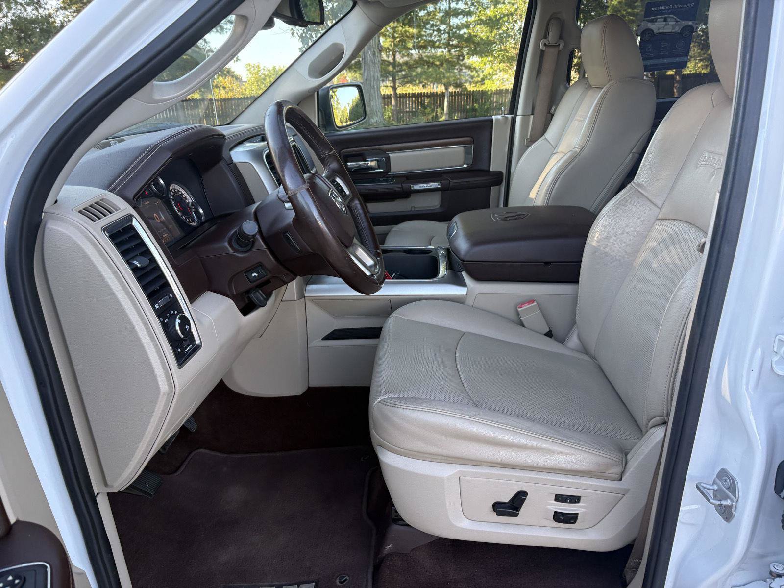 Used 2016 RAM 1500 Laramie w/ Convenience Group AWD/4WD image 4