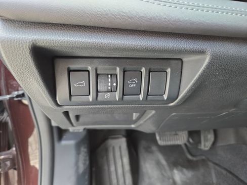 Used 2023 Subaru Outback Touring AWD/4WD image 18