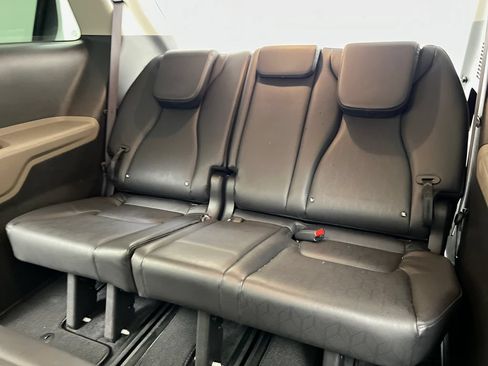Used 2025 Kia Carnival FWD image 40