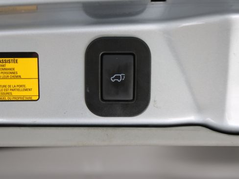 Used 2015 Toyota Sienna XLE Premium FWD image 36