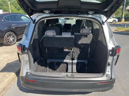 Used 2021 Toyota Sienna LE FWD image 6