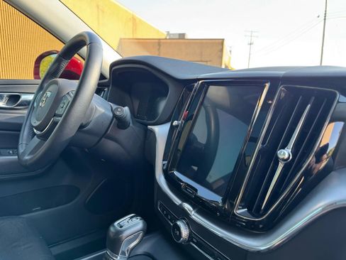 Used 2019 Volvo XC60 T6 Momentum w/ Protection Package Premier image 27