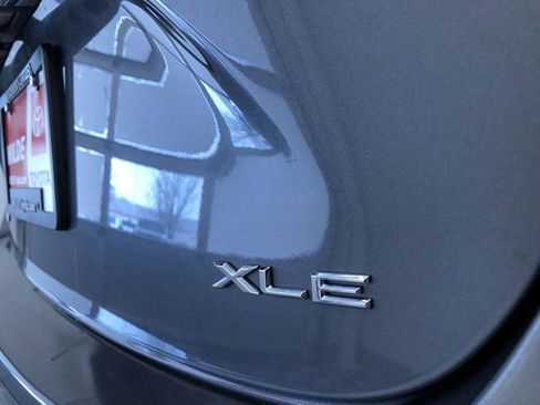 Certified 2018 Toyota Avalon XLE image 23