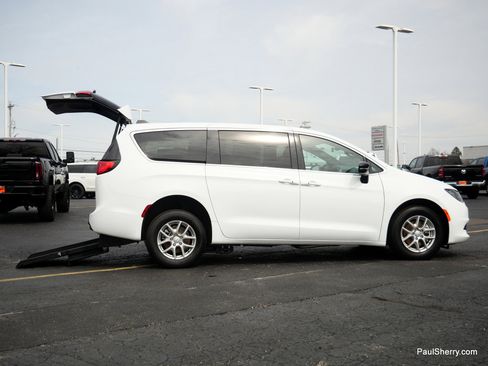 New 2026 Chrysler Voyager LX FWD image 12