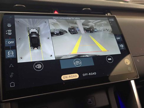 Certified 2025 Land Rover Discovery Sport Dynamic SE image 29