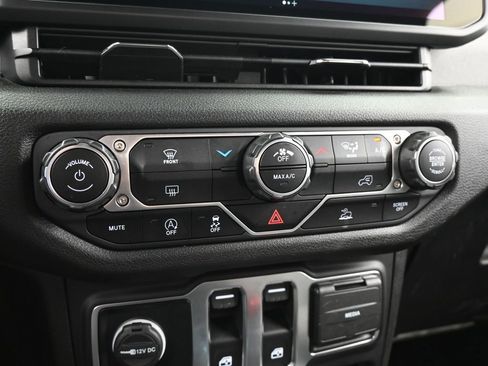 Used 2024 Jeep Wrangler Sport S image 20