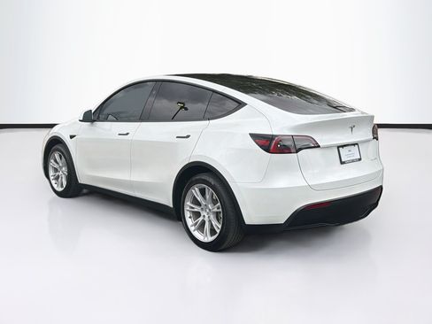 Used 2023 Tesla Model Y AWD image 7