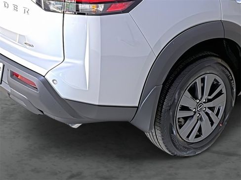 Certified 2025 Nissan Pathfinder S image 12