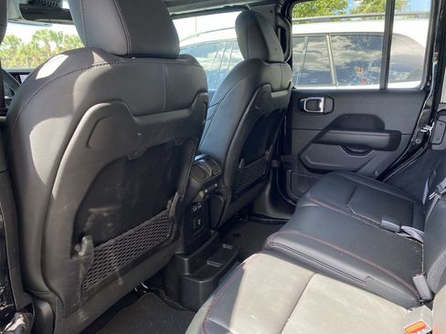 Used 2026 Jeep Wrangler Unlimited Rubicon w/ Technology Group AWD/4WD image 5