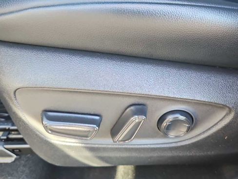 Used 2023 Toyota Highlander XLE image 14