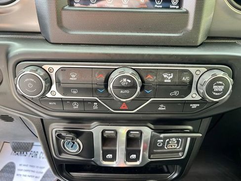 Used 2022 Jeep Wrangler Sport AWD/4WD image 35