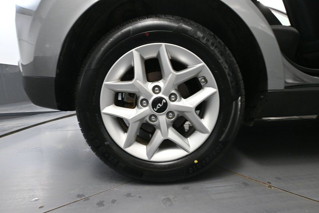 Used 2023 Kia Soul LX w/ LX Technology Package FWD image 11